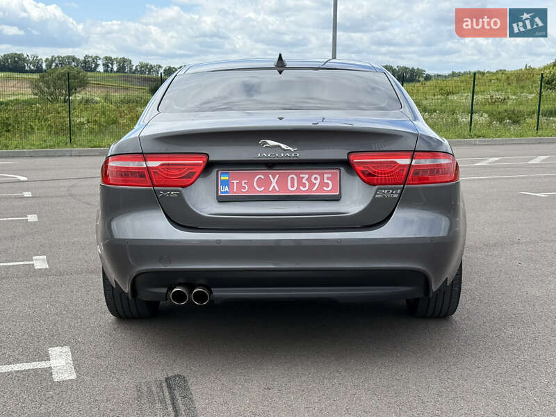 Седан Jaguar XE 2017 в Вараше