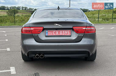 Седан Jaguar XE 2017 в 