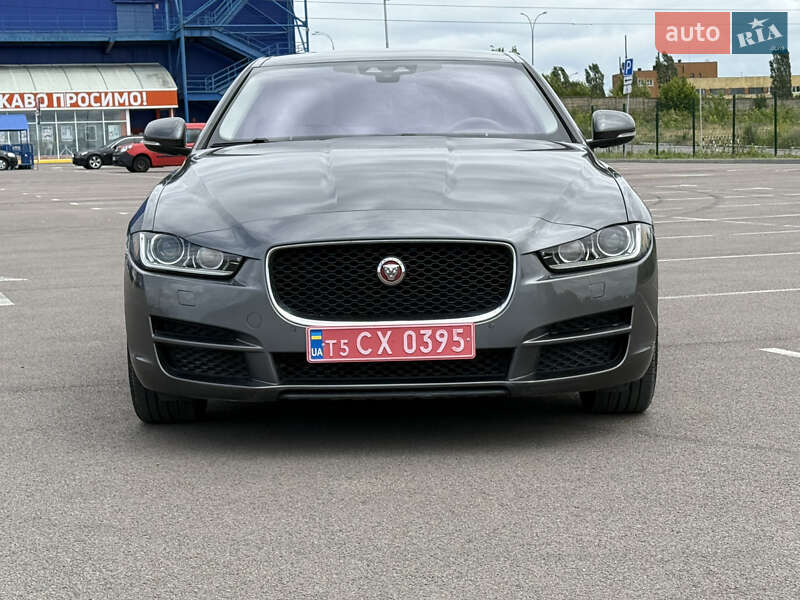 Седан Jaguar XE 2017 в Вараше