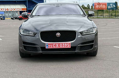 Седан Jaguar XE 2017 в 