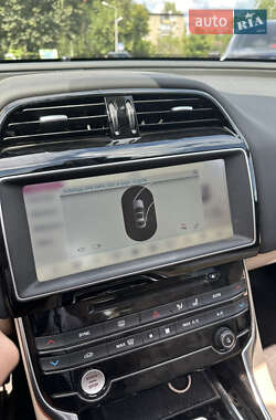 Седан Jaguar XE 2018 в 