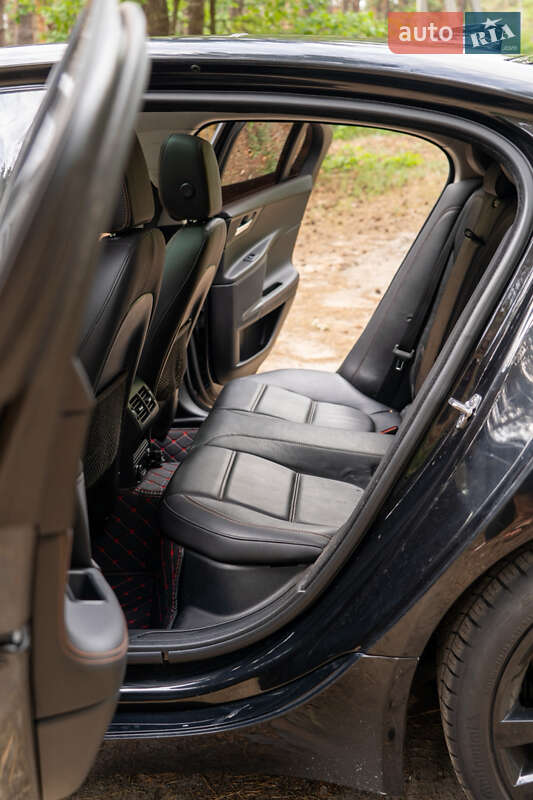 Седан Jaguar XE 2016 в Киеве