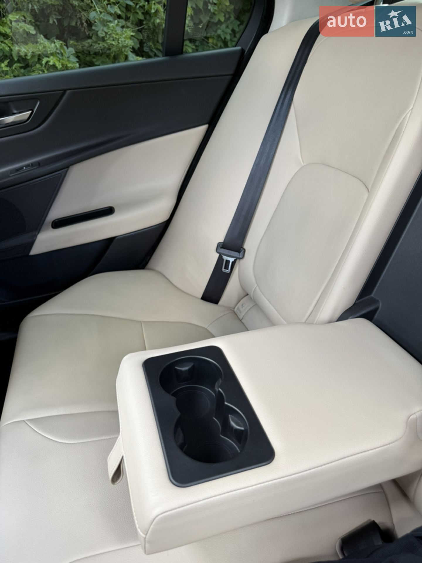 2017 Jaguar XE - мініатюра 16