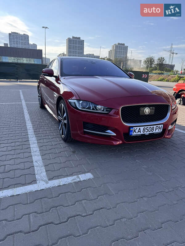 Седан Jaguar XE 2016 в Киеве