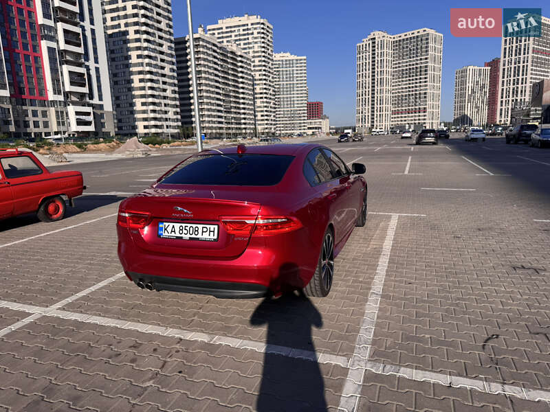 Седан Jaguar XE 2016 в Киеве