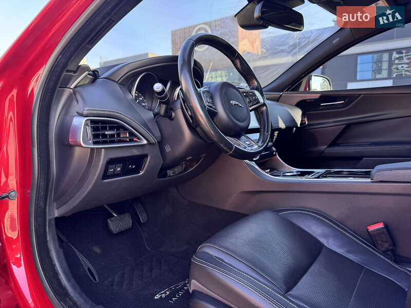 Седан Jaguar XE 2016 в Киеве
