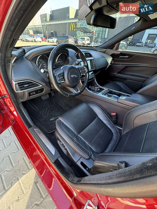Седан Jaguar XE 2016 в Киеве