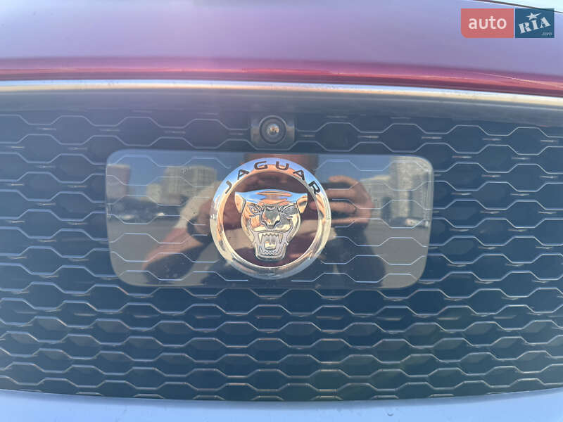Седан Jaguar XE 2016 в Киеве