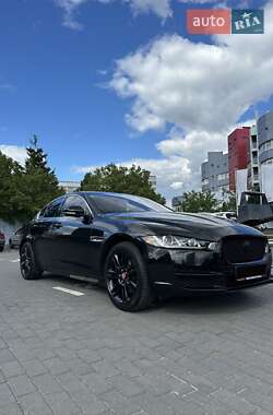 Седан Jaguar XE 2017 в 