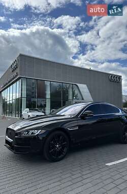 Седан Jaguar XE 2017 в 