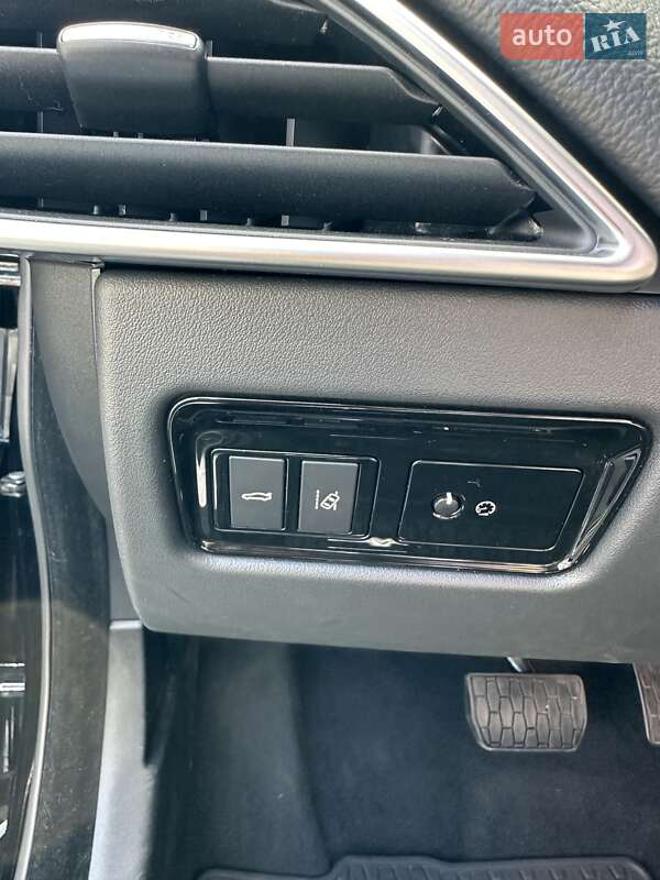 Седан Jaguar XE 2017 в Киеве фото 30 Седан Jaguar XE 2017 в Киеве