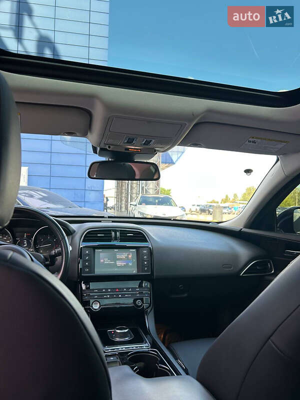 Седан Jaguar XE 2017 в Днепре фото 21 Седан Jaguar XE 2017 в Днепре