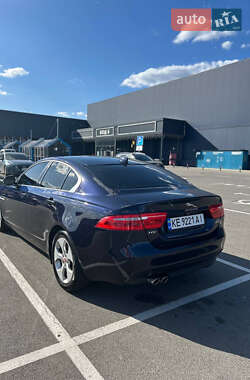 Седан Jaguar XE 2017 в 