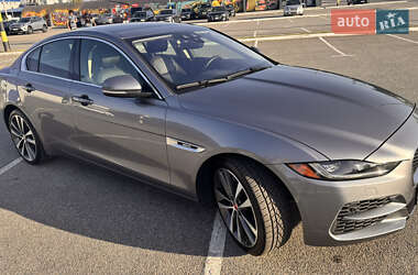 Седан Jaguar XE 2020 в 