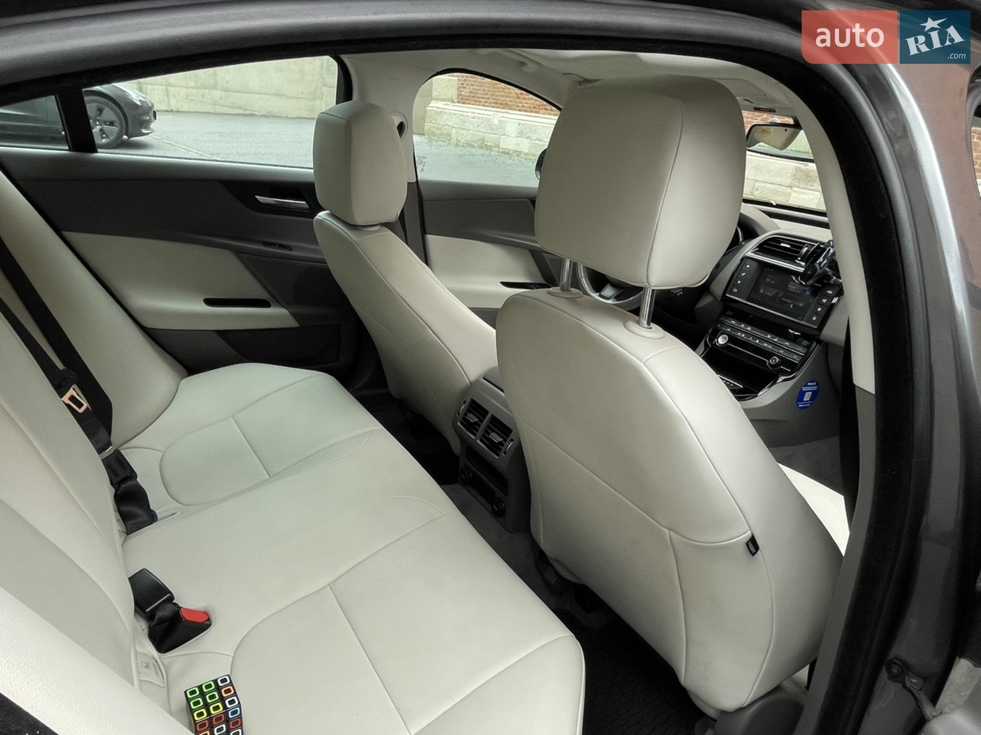 2017 Jaguar XE - мініатюра 21