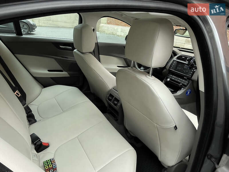 Седан Jaguar XE 2017 в Львове фото 21 Седан Jaguar XE 2017 в Львове