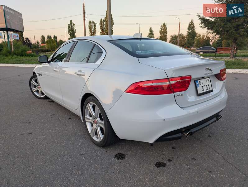 Седан Jaguar XE 2016 в Кременчуге