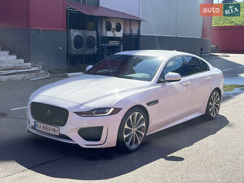 Jaguar XE 2020
