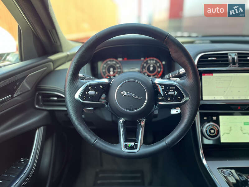 Седан Jaguar XE 2020 в Киеве
