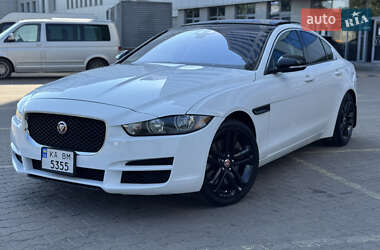 Седан Jaguar XE 2017 в 