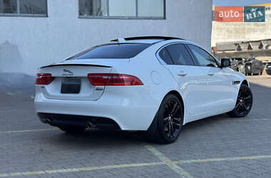 Седан Jaguar XE 2017 в 