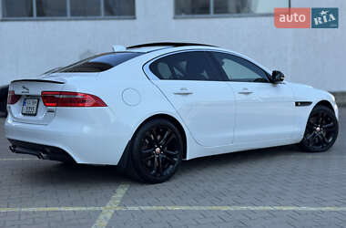 Седан Jaguar XE 2017 в 