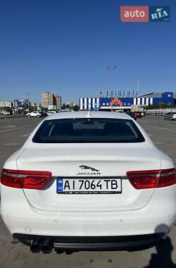 Седан Jaguar XE 2015 в 