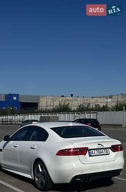 Седан Jaguar XE 2015 в 