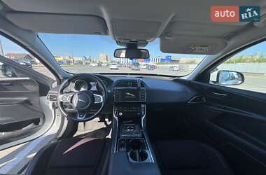 Седан Jaguar XE 2015 в 