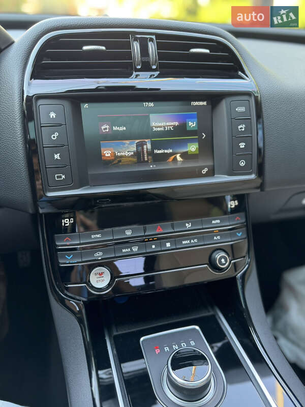 Седан Jaguar XE 2016 в Киеве