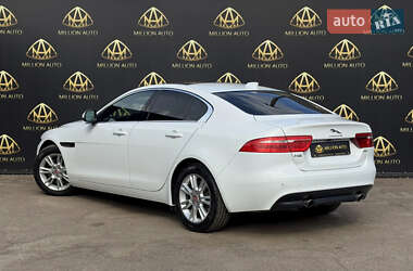 Седан Jaguar XE 2019 в 