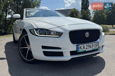 Седан Jaguar XE 2016 в 