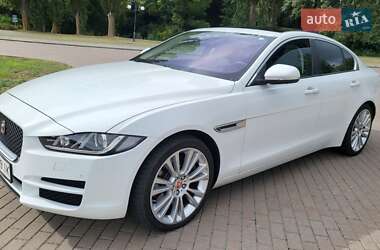 Седан Jaguar XE 2016 в 