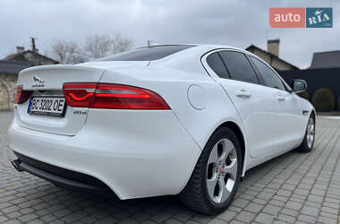 Седан Jaguar XE 2016 в 