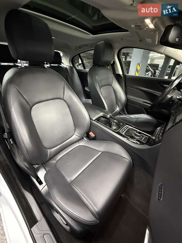Седан Jaguar XE 2016 в Одесі фото 23 Седан Jaguar XE 2016 в Одесі