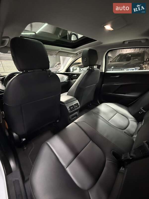 Седан Jaguar XE 2016 в Одесі фото 32 Седан Jaguar XE 2016 в Одесі