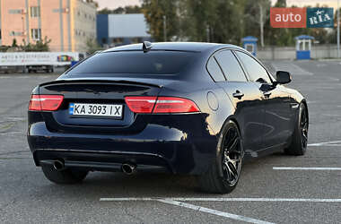 Седан Jaguar XE 2016 в 