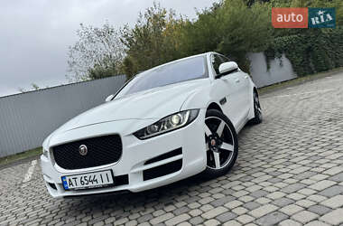 Седан Jaguar XE 2016 в 