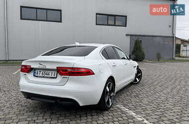 Седан Jaguar XE 2016 в 