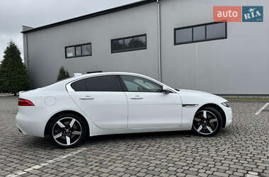 Седан Jaguar XE 2016 в 