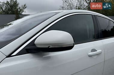 Седан Jaguar XE 2016 в 