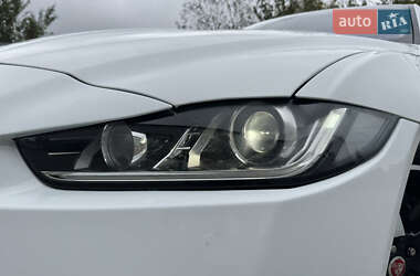 Седан Jaguar XE 2016 в 