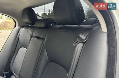 Седан Jaguar XE 2016 в 