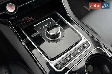 Седан Jaguar XE 2016 в 