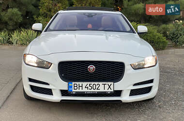 Седан Jaguar XE 2016 в 