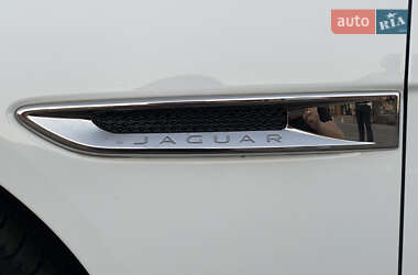Седан Jaguar XE 2016 в 