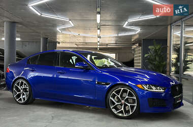 Седан Jaguar XE 2016 в 