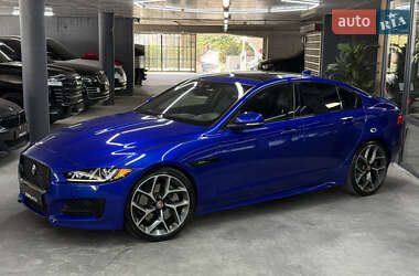 Седан Jaguar XE 2016 в 