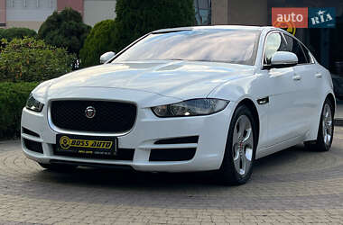 Седан Jaguar XE 2016 в 