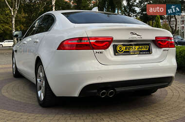 Седан Jaguar XE 2016 в 